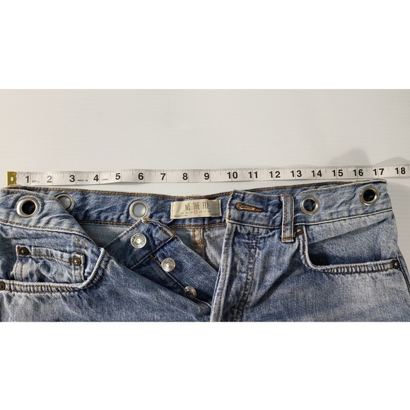 We The Free Denim Shorts Distressed Frayed Hem Metal Detail‎ Light Wash M - Picture 3 of 7